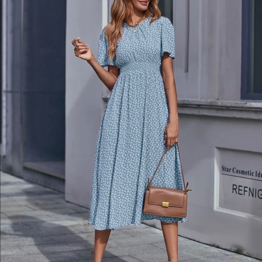 Shein Ditsy Floral Print Shirred Waist Dress. Blue. Medium.